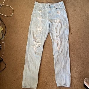 Light washed Hollister Ripped Mom jeans, size 3, W-26